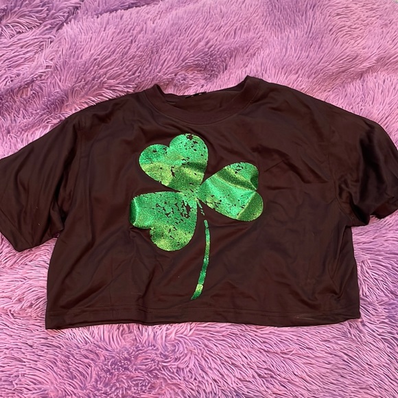 Cute shamrock crop top - Picture 1 of 4